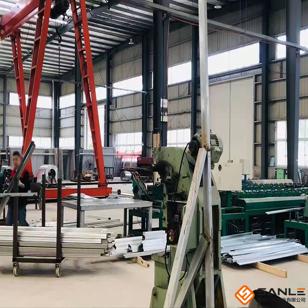 三樂(lè)防火門窗工廠內(nèi)實(shí)景